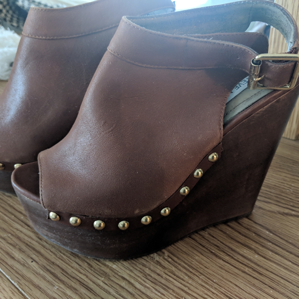 Steve Madden Brown Leather Wedge Warrick Wedge Clogs. 7.5